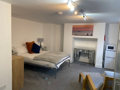 Large Dbl Rm  |  Parking  | Town Centre Main Photo