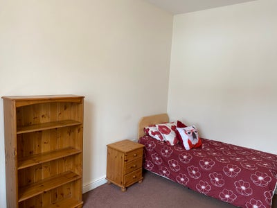 Rooms available at Flat 2, 23 Mill Road Main Photo