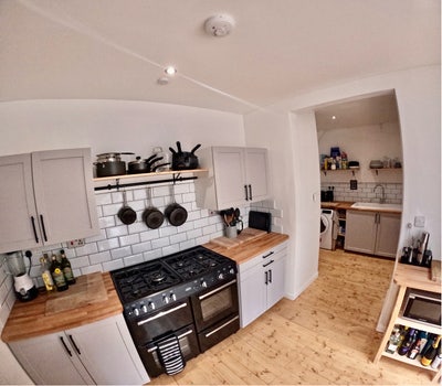 Large Double Room - Newly Decorated  Main Photo