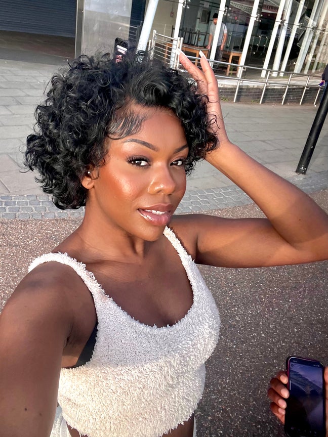 Female professional looking for clean, calm home Main Photo