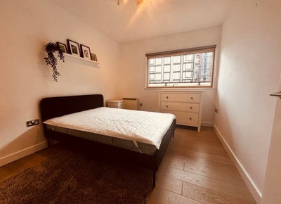 Bedroom in 2 bed flat in the city centre Main Photo