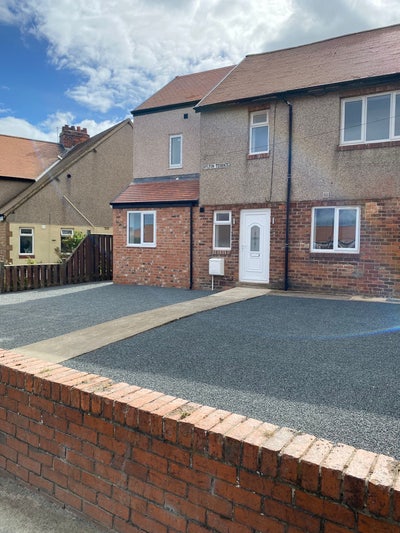 Modern en suite room available  Main Photo