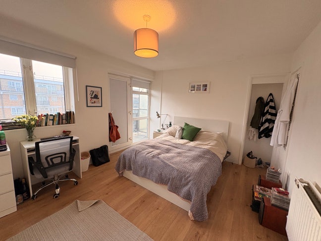 Lovely Room in Central London Flat Main Photo