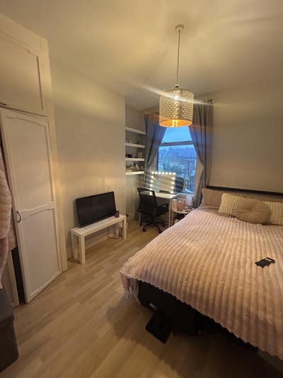 Double Room In All Girls House 💕  Main Photo