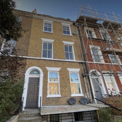 Townhouse apartment with garden Main Photo