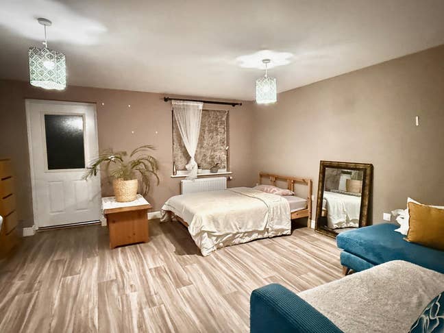 Modern Spacious Double Room Main Photo