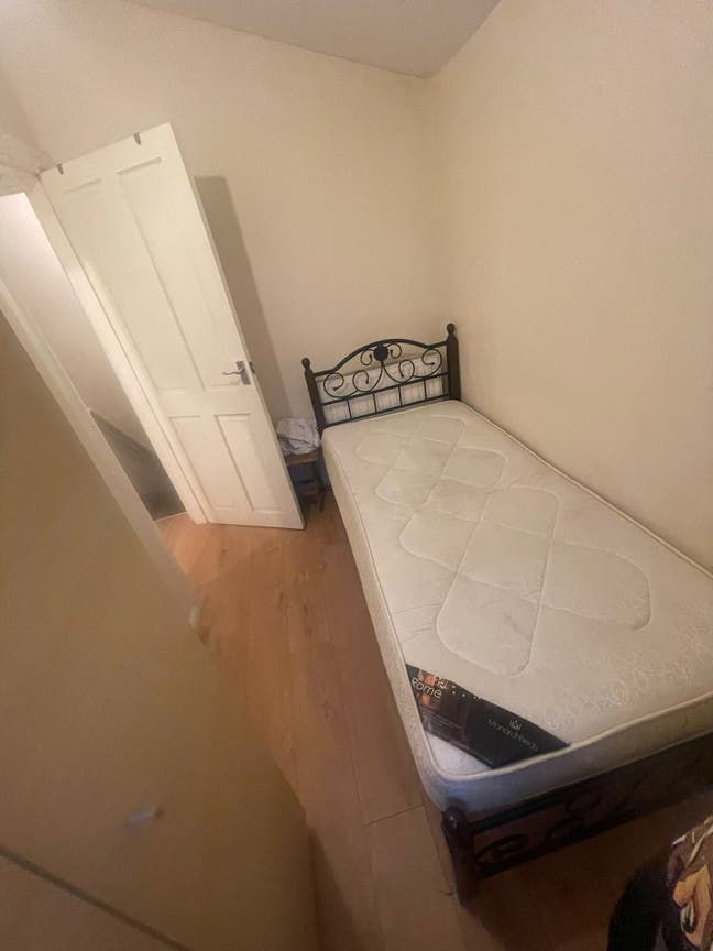 Lovely  Room with Bills &pound;500 Main Photo