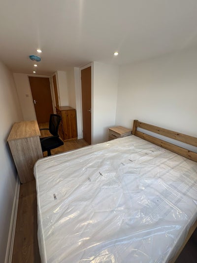 En-suite room in Cowley, Oxford (OX4) Main Photo