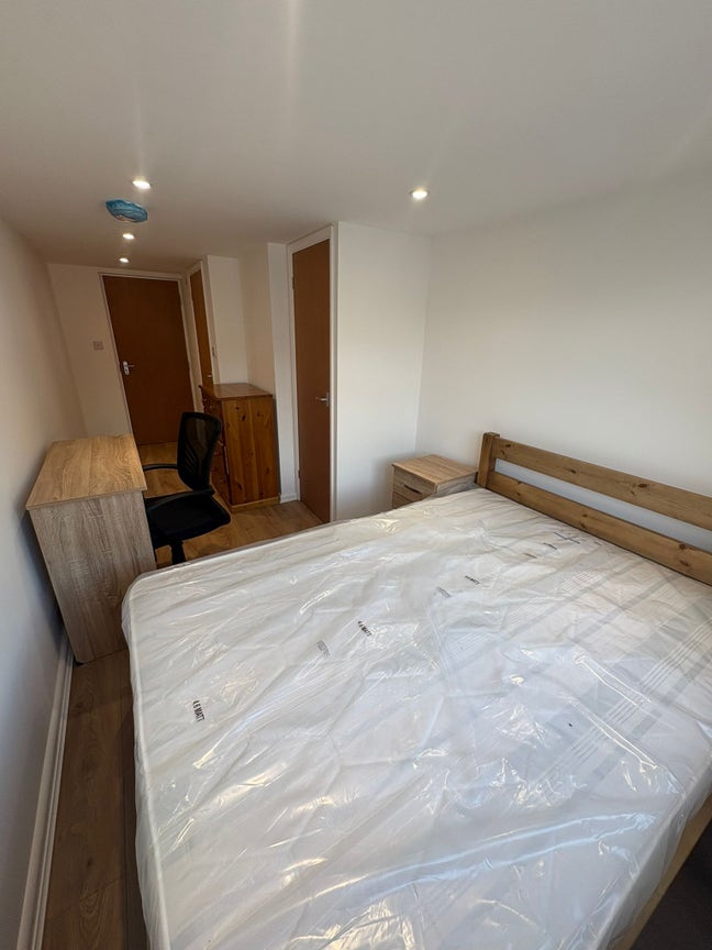 En-suite room in Cowley, Oxford (OX4) Main Photo