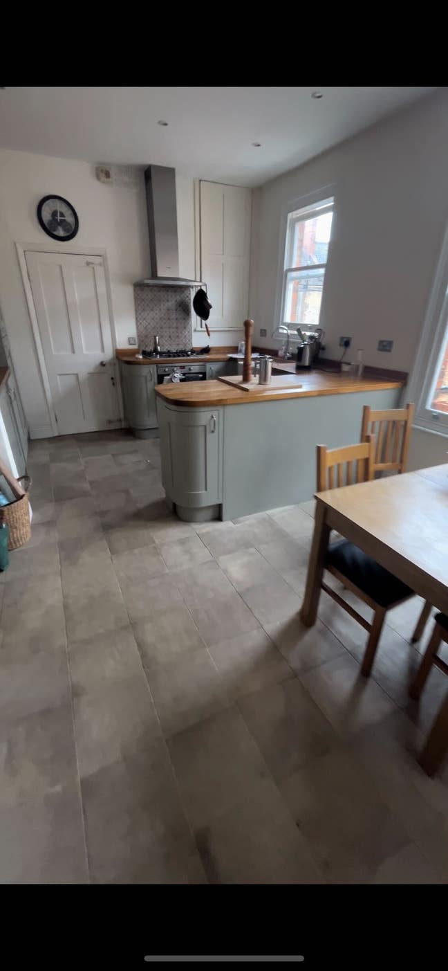 Large Room in Great House with Large Kitchen  Main Photo