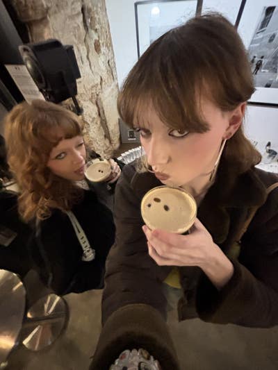 I am a professional female aged 21. I am look... Main Photo