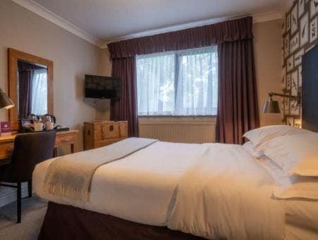 Double Room with Private Toilet to Let - SL0 0RD Main Photo