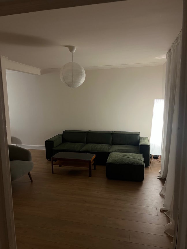 Lovely double room for shared female preferred house  Main Photo