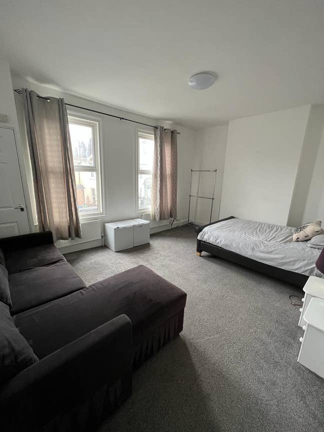 Very Large Double Room with Bed & Sofa/Tv Area Main Photo