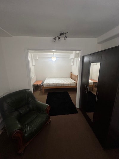 Large Double Room Available for Rent  Main Photo