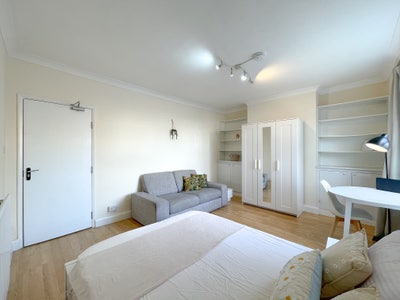 Huge EN-SUITE 5 min from Bayswater Station Main Photo