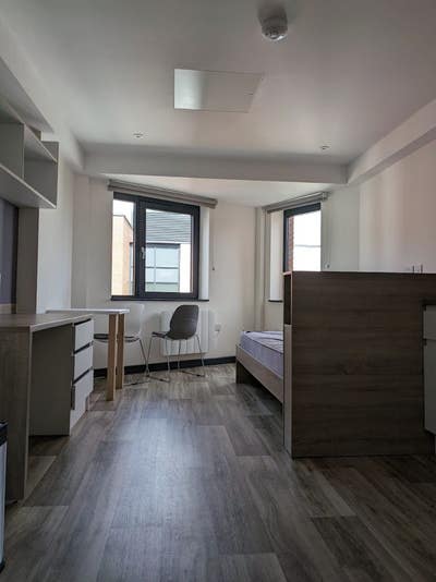 September 2026/27 | Bills Included | Silver Studio Main Photo