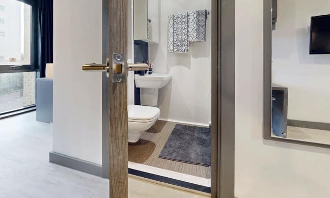 September 2026/27 | Bills Included | Deluxe Studio Main Photo