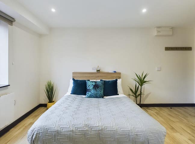 September 2026/27 | Bills Included | Platinum Stud Main Photo