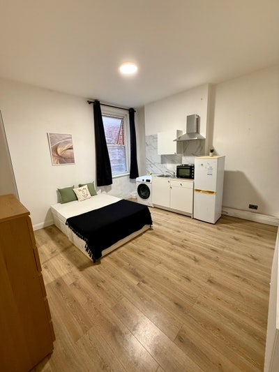 #2 Lovely Studios Available – Bills Included Main Photo