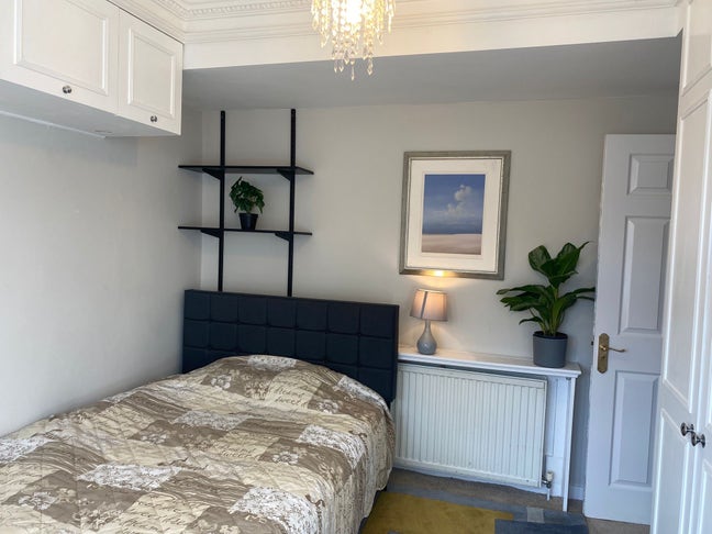 Fab db West London, bills  incl. Off Street Parkin Main Photo