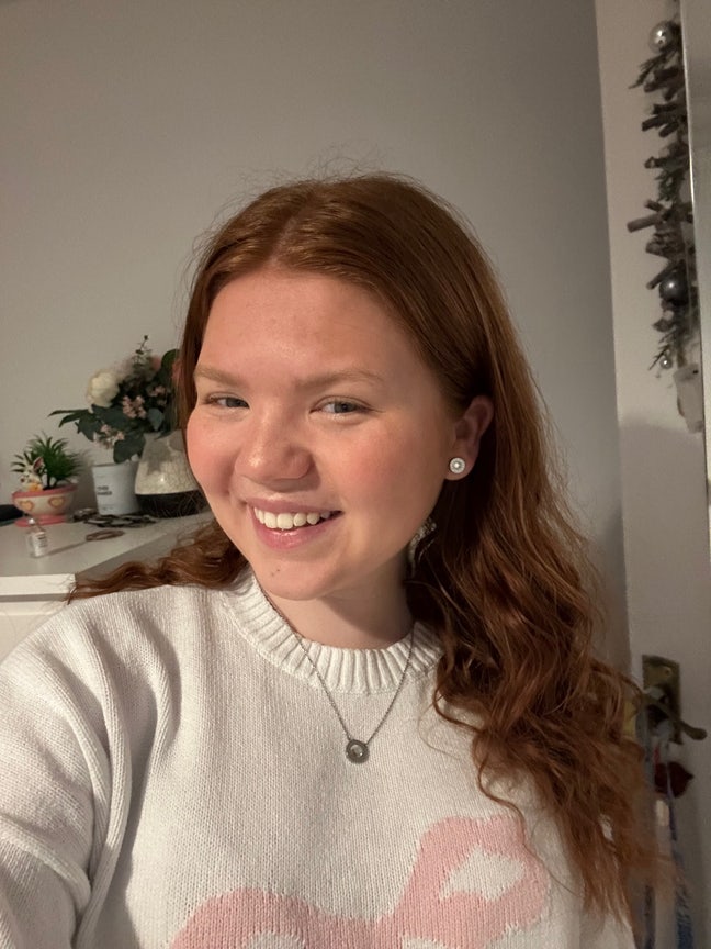 Young professional seeking accommodation Main Photo