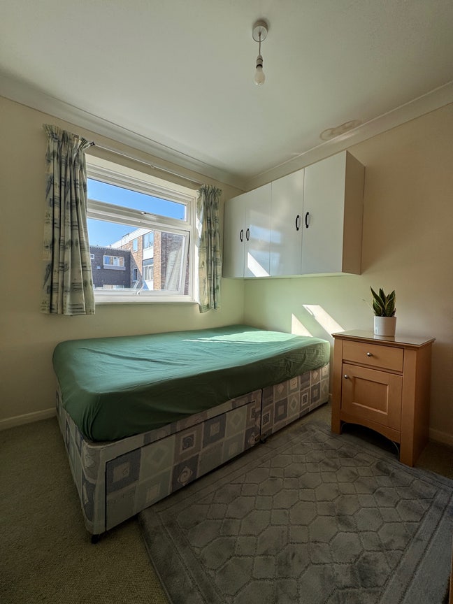 Room Available – Central Camberley Main Photo