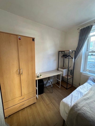 **Spacious Double Bedroom Short walk to Shreditch* Main Photo