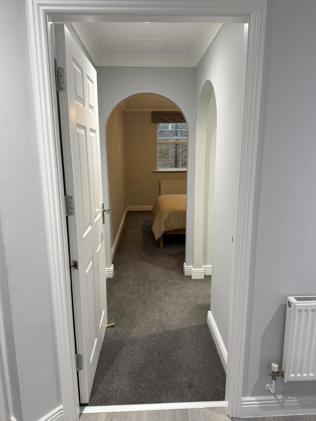 Queen bed Main Photo