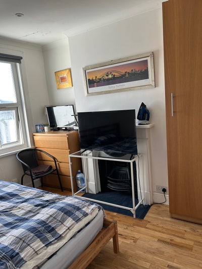 Double, clean, sunny room  Main Photo