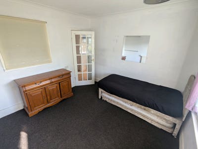 Room for rent in shared house  Main Photo
