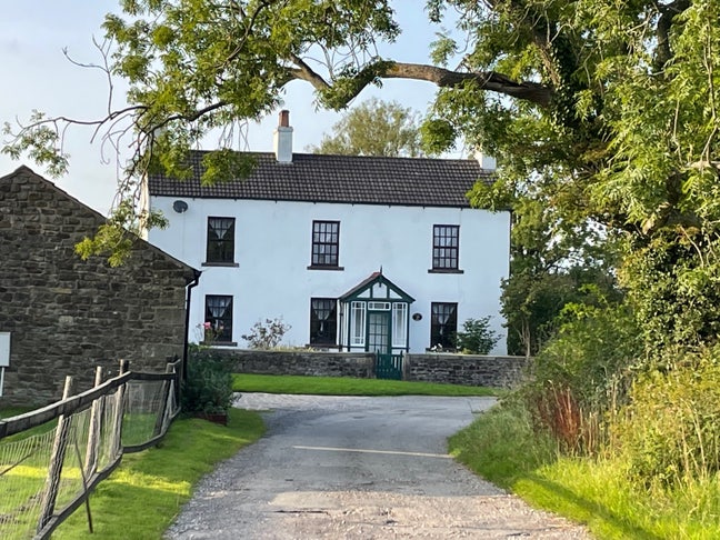 Large modern rural farmhouse Main Photo