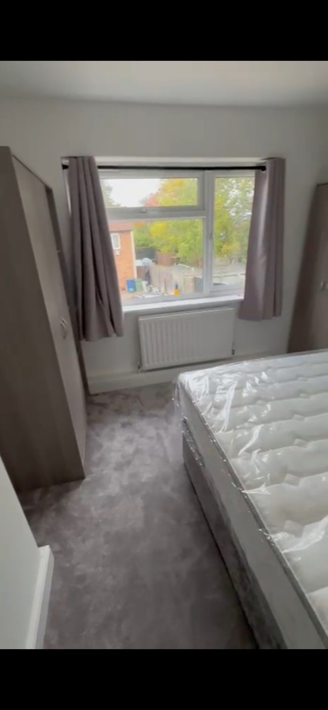 Beautiful double bedroom house in Cowley Main Photo