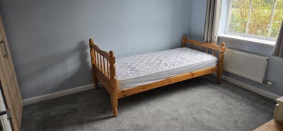 Two single rooms to rent in Kingswood Main Photo