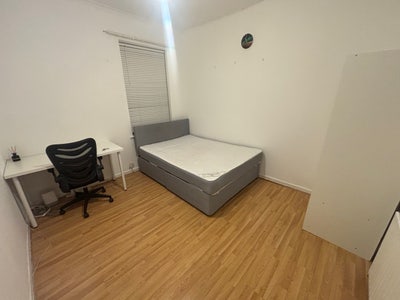 Double Room 5 min from central line  Main Photo