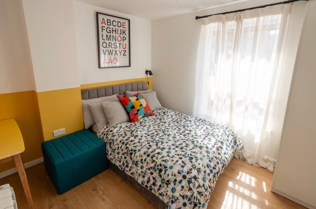 Styles double bedroom 10 mins walk to the beach  Main Photo