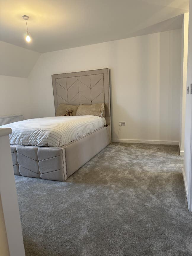 Large Double En-suite Room with walk-in closet  Main Photo