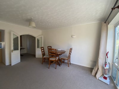 Newly Renovated Rooms in 4-Bedroom House – Golden  Main Photo