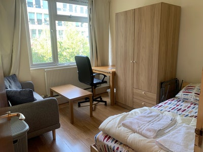 Spacious Room in Fitzrovia  Main Photo