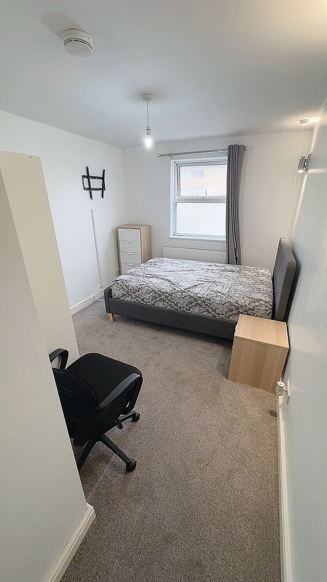 Cosy en-suite room to rent in central MK Main Photo
