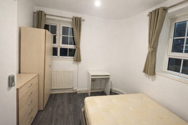 ✨ Zone 1 • Aldgate East • Bills Included Main Photo