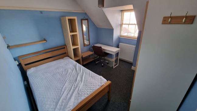 Large rooms. Good commuting route to work / uni Main Photo