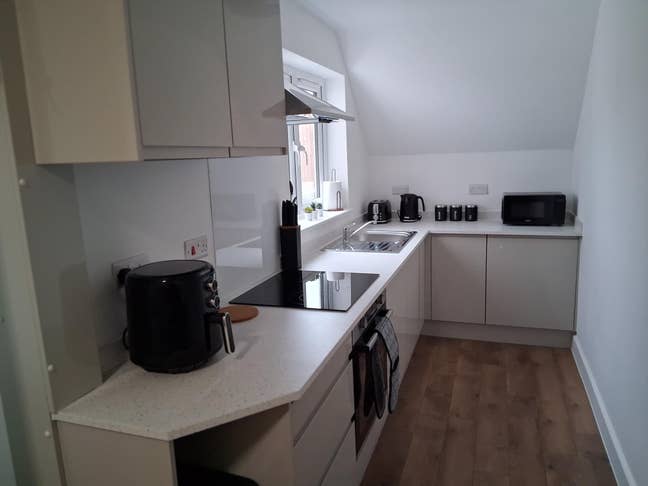 🌟 Newly Refurbished En-Suite Rooms in 5-Bed share Main Photo