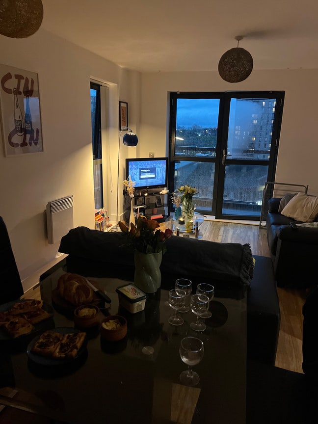 Cosy double room in 2 bed flat  Main Photo