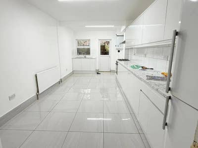 Looking for two friendly flatmates  Main Photo