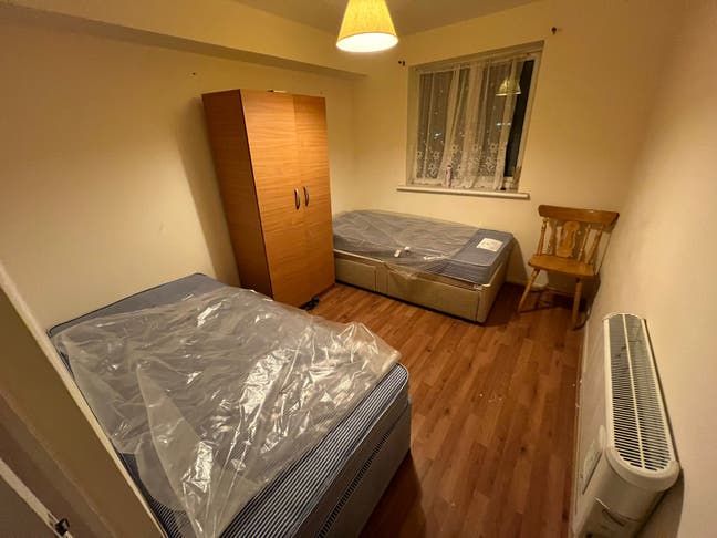 Shared En-suite Room in &pound;380 | Ilford IG3 Main Photo