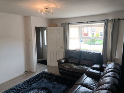 Clean furnished room in quiet home, parking & bill Main Photo