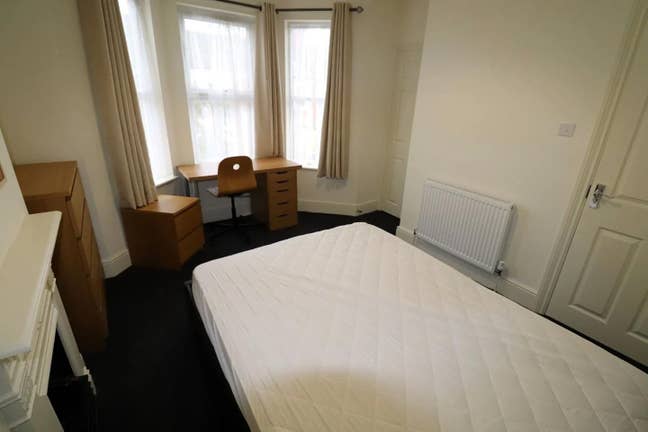 Large rooms available in house share Main Photo