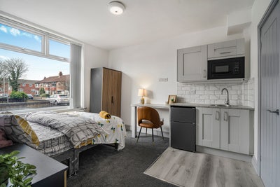 Stunning En-Suite Rooms w/ Kitchenettes|Bills incl Main Photo