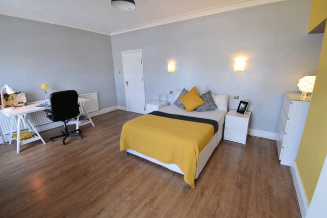 Super large room for professional  Main Photo